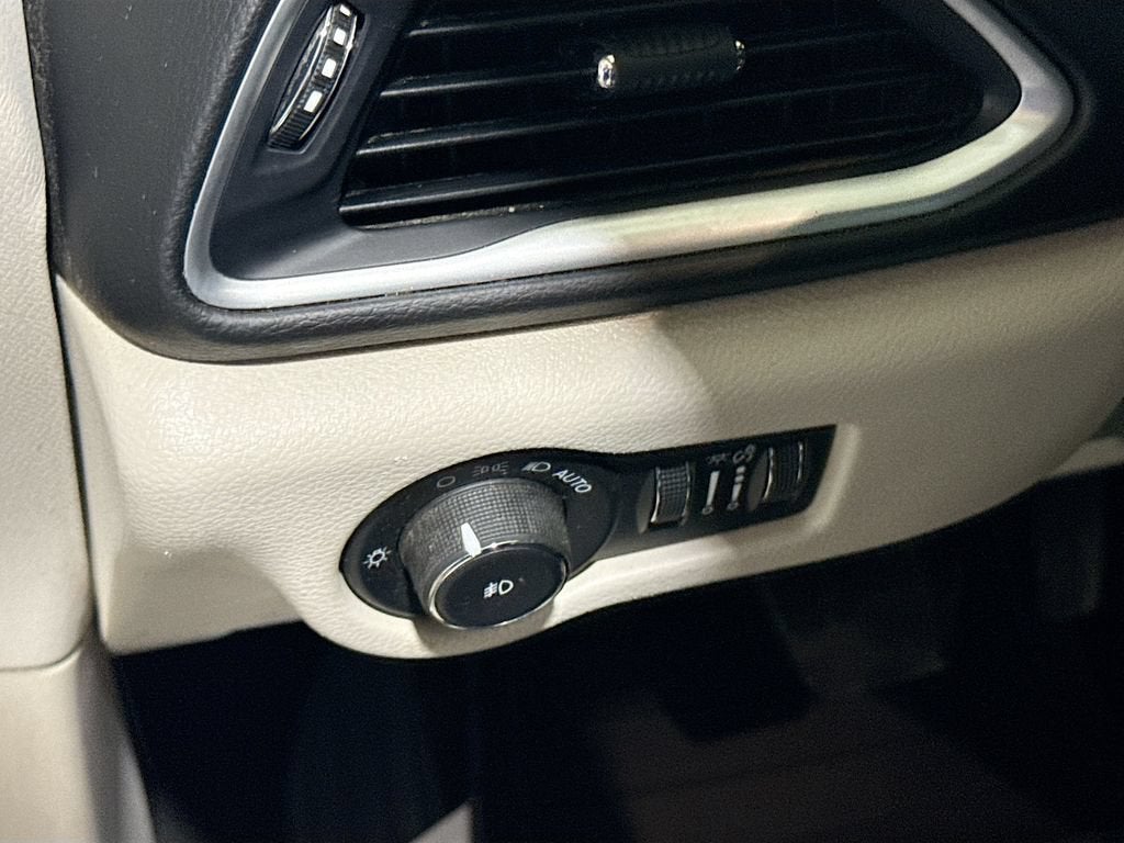 2017 Chrysler Pacifica Touring-L Plus