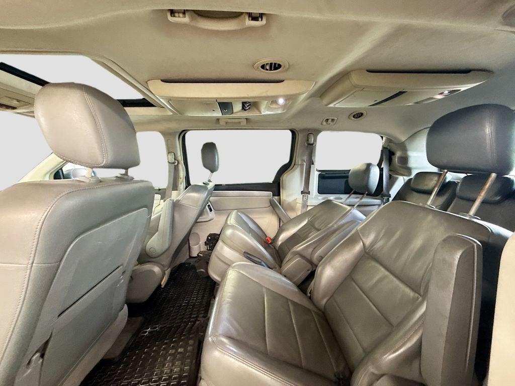 2010 Volkswagen Routan SEL w/Navigation