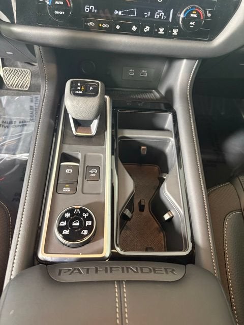 2025 Nissan Pathfinder SL 4WD