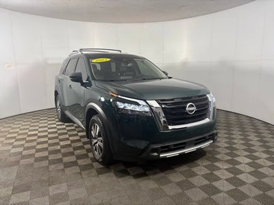 2025 Nissan Pathfinder SL 4WD