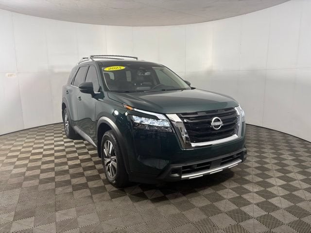 2025 Nissan Pathfinder SL 4WD