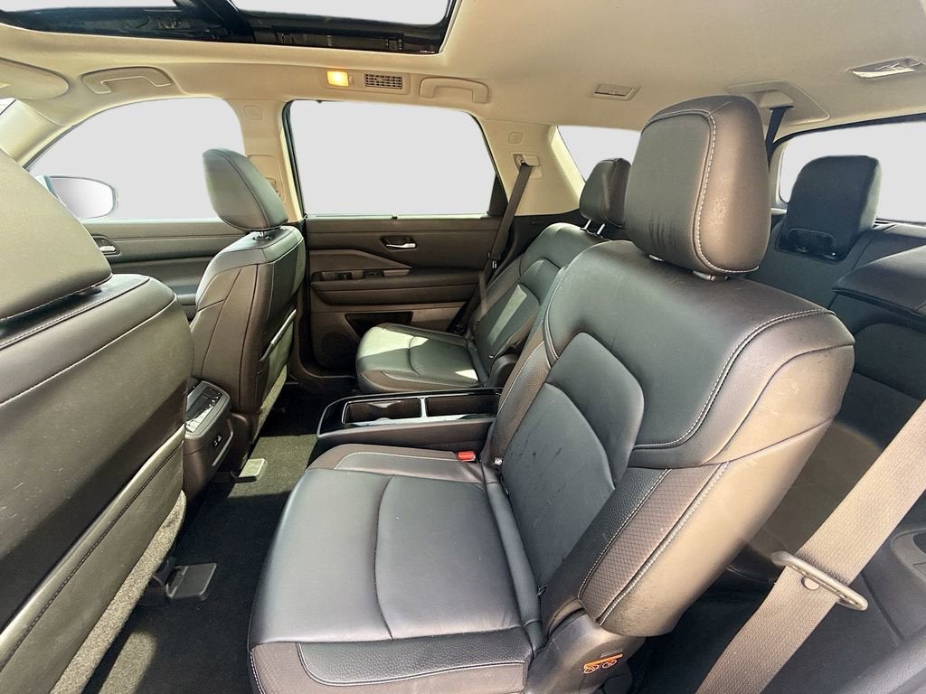 2022 Nissan Pathfinder SL