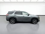 2022 Nissan Pathfinder SL 4WD