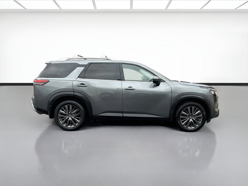 2022 Nissan Pathfinder SL 4WD
