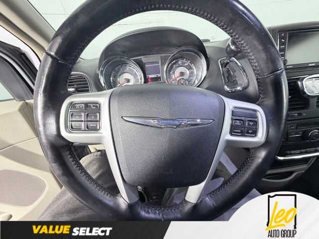 2016 Chrysler Town & Country Touring