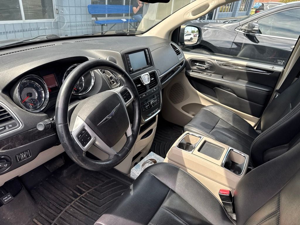 2013 Chrysler Town & Country Touring-L